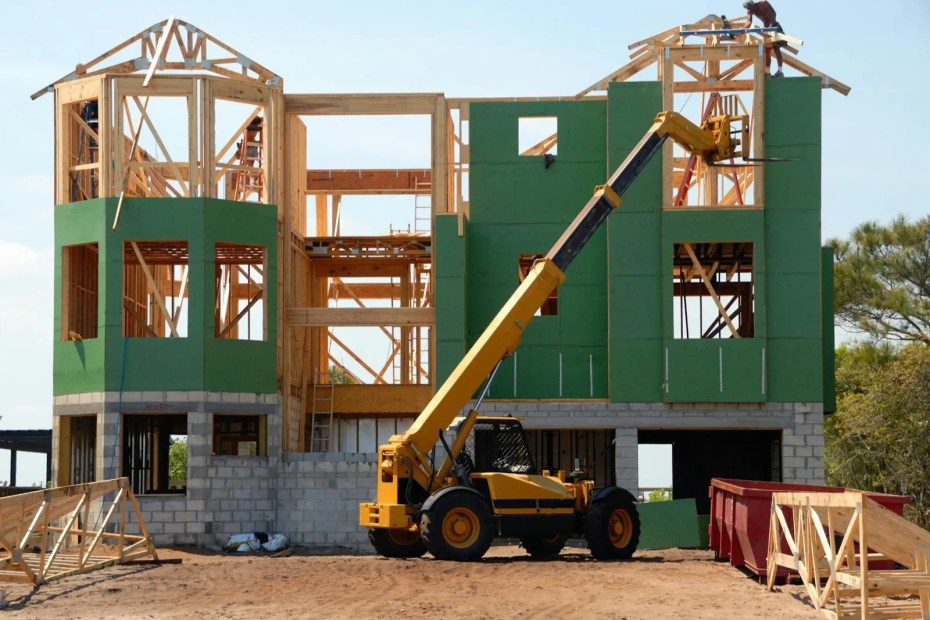 How Long Does Gutters & Insulation Contractor Last in Adel Ia, IA? A Realistic Answer